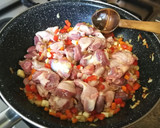 Foto del paso 2 de la receta: Mollejas en salsa al Oporto con arroz y espárragos trigueros