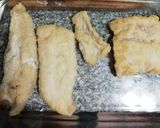 Foto del paso 2 de la receta: Brótola a la Meunière con crema de limón y papas saborizadas