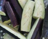 Gambar langkah 1 resipi Terung Goreng Kicap.