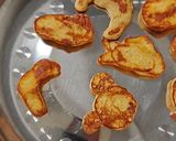 Foto langkah ke 4 dari resep Banana Pancake Anti-Gagal.