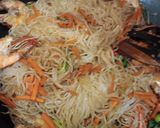 Foto langkah ke 4 dari resep Bihun goreng udang.
