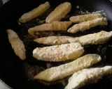 Foto del paso 2 de la receta: Bastones de berenjena empanizados con sal de miel de panela, ajo y mostaza🤔🤨😊