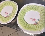 Une image de l'étape 2 de Salades individuelles concombre et deux tomates à la feta sauce ciboulette persil.