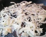 Foto del paso 1 de la receta Salchichas encebolladas al cava