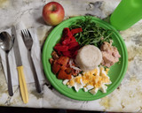Foto del paso 4 de la receta: Ensalada de arroz con verduras y huevo con atún
