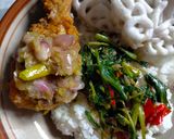 Foto langkah ke 7 dari resep Ayam Bumbu Kunyit Cabe Ijo.