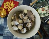 剝皮辣椒蒜頭鮑菇蛤蜊排骨湯【豆豆愛的料理】的食譜步驟6照片
