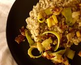 Foto del passaggio 8 della ricetta Orzo con crema di carciofi e porri fritti