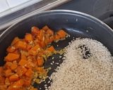 Foto del paso 2 de la receta Risotto de calabaza, champiñones, gorgonzola y crusty de salmón