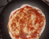 Foto del paso 3 de la receta: Pizza individual a la sartén 🍕