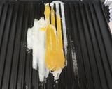 Une image de l'étape 2 de Toast turc au sucuk +œuf et mozzarella.