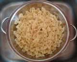 Sonkás-kolbászos-sajtos tészta recept fázis 1 fotója