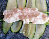 Foto del paso 12 de la receta: Canelón de calabacín relleno de langostinos y trigueros