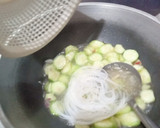 Foto langkah ke 2 dari resep Sayur Oyong Sederhana.