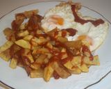 Foto del paso 7 de la receta Huevos de gallina fritos con patatas fritas