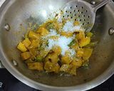 कमरख हरी मिर्च की खट्टी मीठी सब्जी(star fruit green chilli dry sabji recipe in Hindi) रेसिपी चरण 2 फोटो