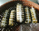 A picture of step 5 of Bánh Tét Chữ (Vietnamese Sticky Rice Cake with Letter Design).