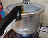 A picture of step 2 of Daal sabat masoor.