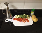 Foto del paso 1 de la receta: Patatas, calabacín y tomate cherry al horno