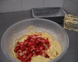 Foto del paso 4 de la receta: Bizcocho de fresas