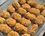 Foto langkah ke 7 dari resep Crumble Chicken Nugget Ayam Wortel Keju.
