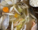 Foto langkah ke 3 dari resep Salmon Belly Soup.
