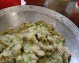 A picture of step 2 of Potatoes & chicken bread roll.