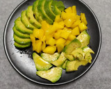 Foto del paso 3 de la receta: Ensalada de aguacate y mango