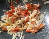 Foto langkah ke 2 dari resep Tumis Kacang Panjang Wortel Udang.