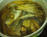 Foto langkah ke 3 dari resep Sup ikan jamur enoki.