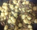 Foto del paso 4 de la receta: Ñoquis (Gnocchi) salteados con champiñones