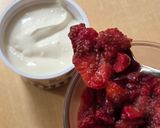 Foto del paso 4 de la receta: Frutillas maceradas con glicina sobre skyr de producción nacional 🇦🇷 🍓con toque de sal Maldon 🧂