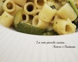 Foto del passaggio 2 della ricetta Tubetti cremosi con zucchine