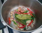 Foto langkah ke 2 dari resep 3 T tahu tempe telor masak kuning.