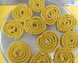 A picture of step 4 of Chakli or murku.