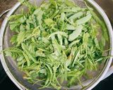 Hình bước làm 1 của món Cá Nục Nấu Lá Me