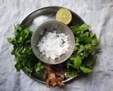 A picture of step 1 of Coconut-Pudina Chutney.