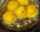 A picture of step 4 of Dahi Bhalla.