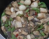 Foto langkah ke 8 dari resep Tumis buncis puyuh jamur.