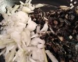 Foto del paso 1 de la receta: Quesadillas sencillas de cuitlacoche y espinacas