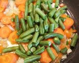 A picture of step 3 of Vegetable tin fish and pasta.