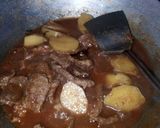 Foto langkah ke 4 dari resep Semur daging kentang pedas.