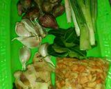 Foto langkah ke 3 dari resep Tongkol Mercon with Pete plus Daun kemangi bumbu Ebi.