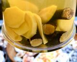 Hình bước làm 3 của món 🌱 Trà Gừng Cam Thảo Giảm Ho & Viêm Họng