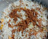 A picture of step 5 of Singaporean rice noodles.