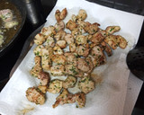 Foto del paso 3 de la receta: Guiso de judiones con cochino y alcachofas fritas