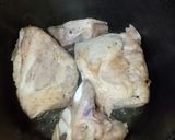 Hình bước làm 2 của món Sườn Heo Hầm Sốt BBQ