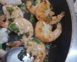 Foto del paso 6 de la receta: Camarones al ajillo🦐🧄🌿🍲