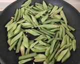 Foto del passaggio 2 della ricetta Stir-fry di taccole e fagiolini