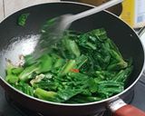 Foto langkah ke 3 dari resep Belut Cah Fumak.